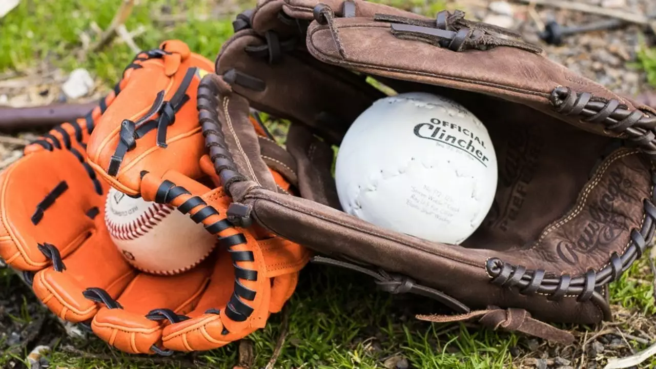 What do you look for when buying a baseball glove?